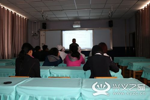 頂效鎮(zhèn)鐵路小學開展食堂從業(yè)人員食品衛(wèi)生安全知識培訓